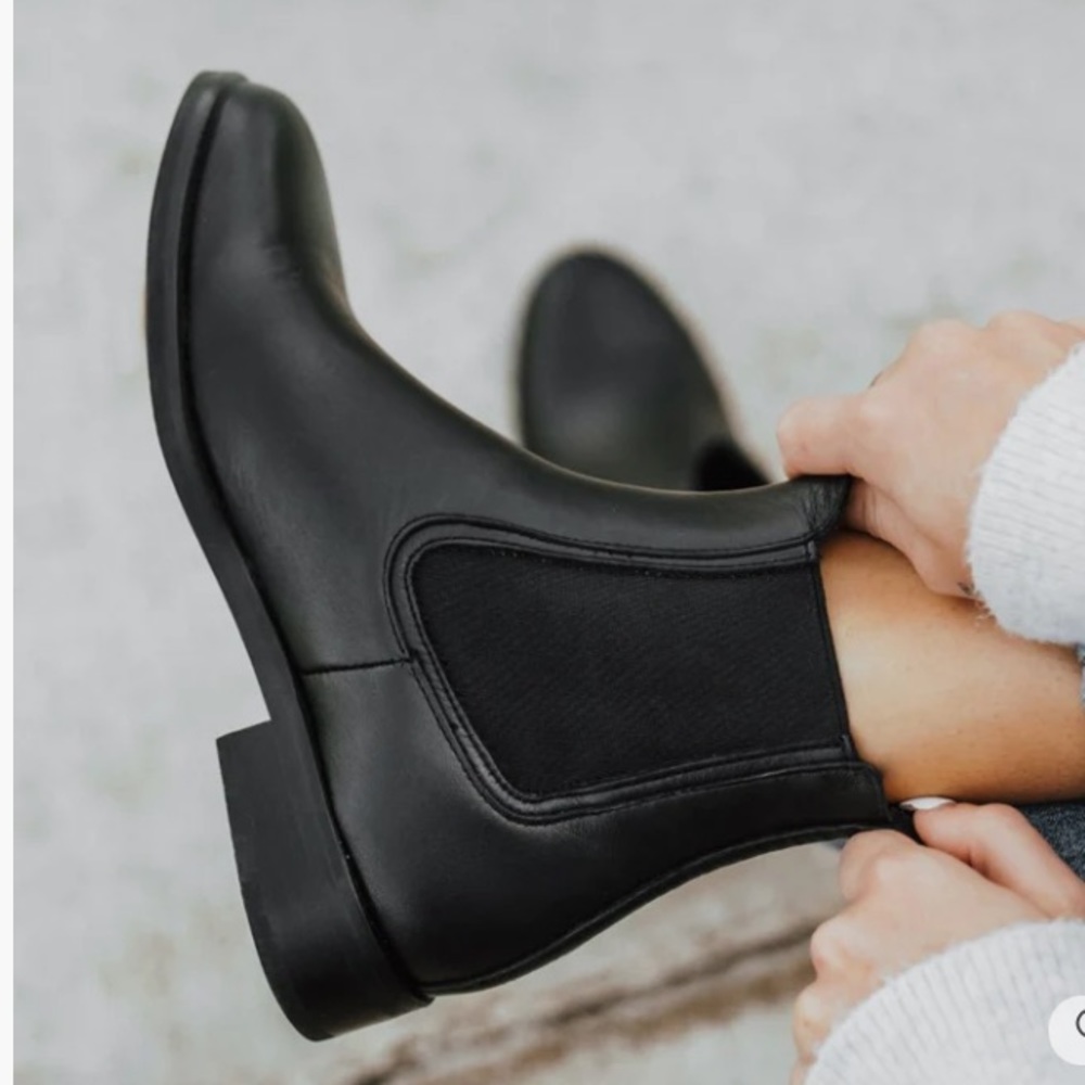 THURSDAY BOOTS • NEW NEVER WORN BLACK DUCHESS BOOT WOMEN SIZE 8